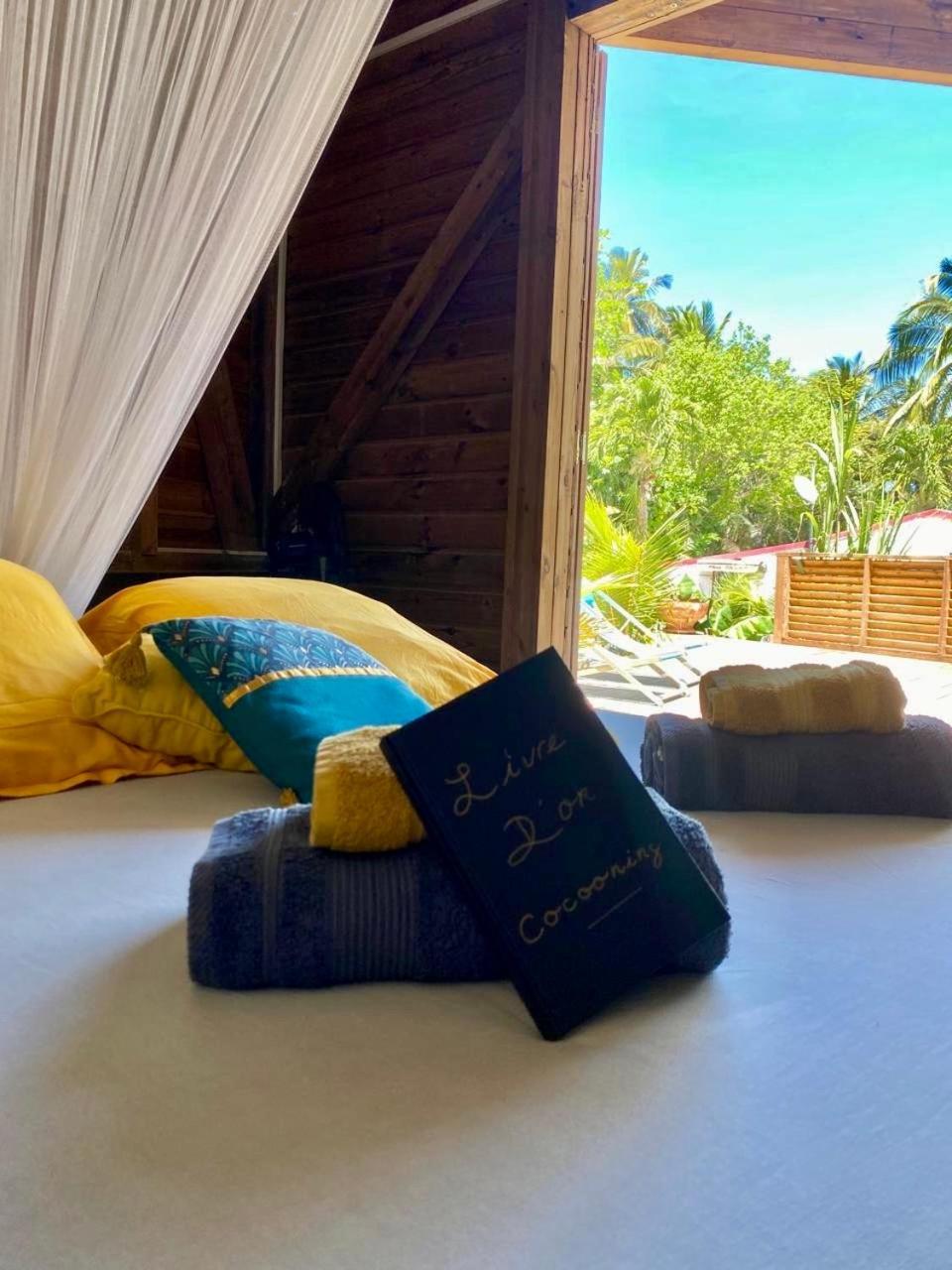 Charmant Bungalow Tout Confort Climatise - Terrasse Et Acces Plage ! Deshaies Luaran gambar