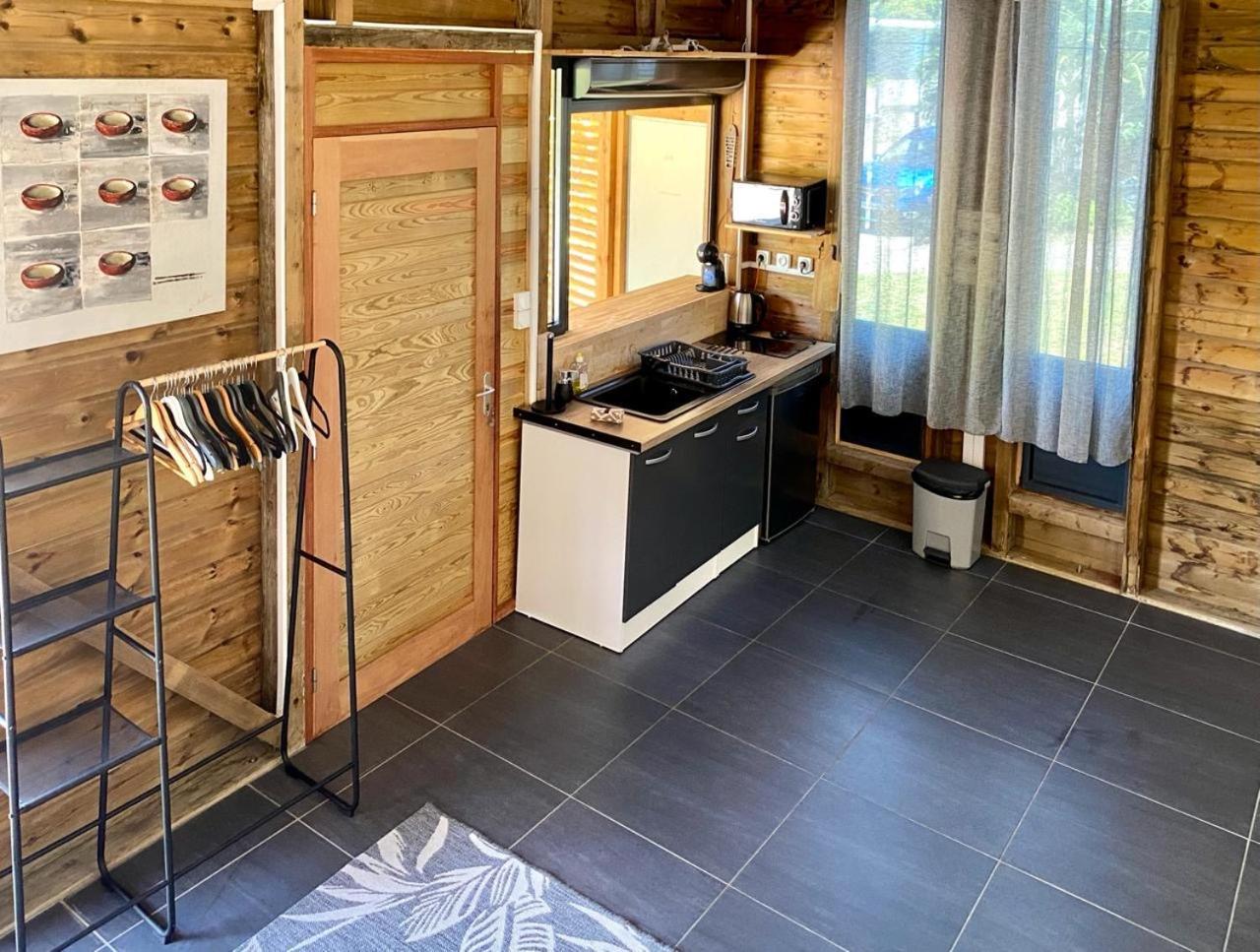 Charmant Bungalow Tout Confort Climatise - Terrasse Et Acces Plage ! Deshaies Luaran gambar