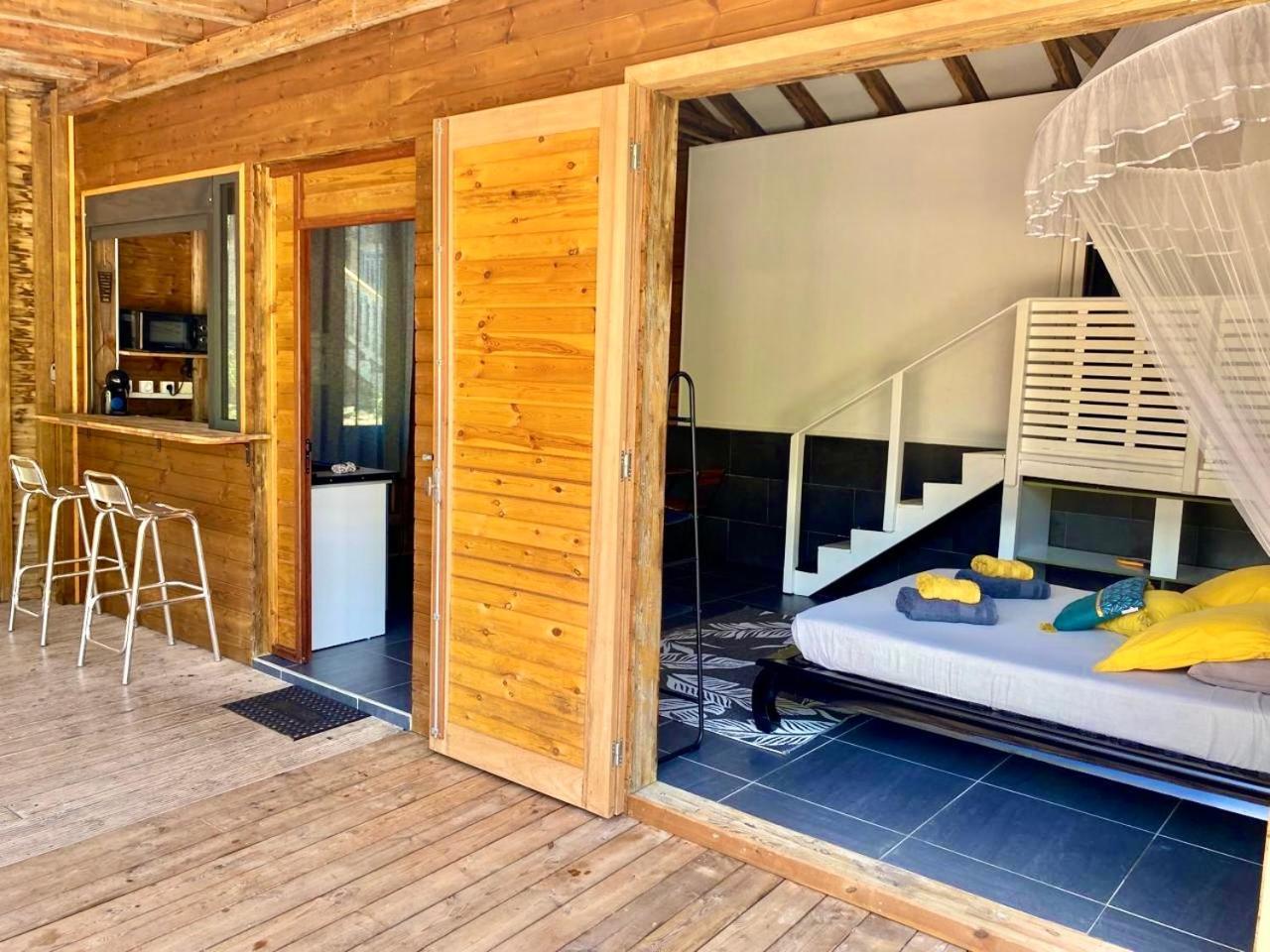 Charmant Bungalow Tout Confort Climatise - Terrasse Et Acces Plage ! Deshaies Luaran gambar