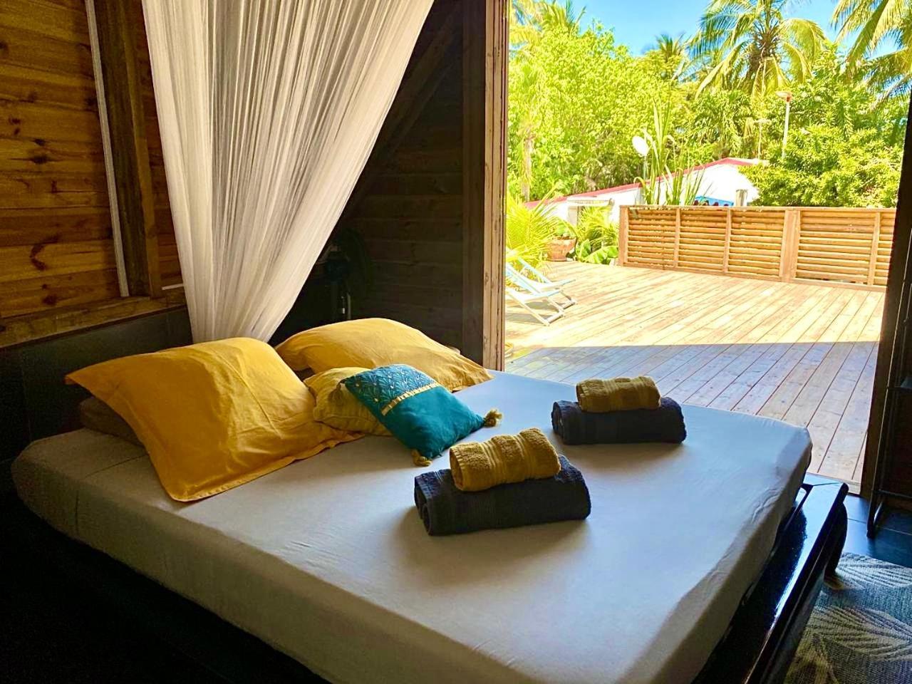 Charmant Bungalow Tout Confort Climatise - Terrasse Et Acces Plage ! Deshaies Luaran gambar